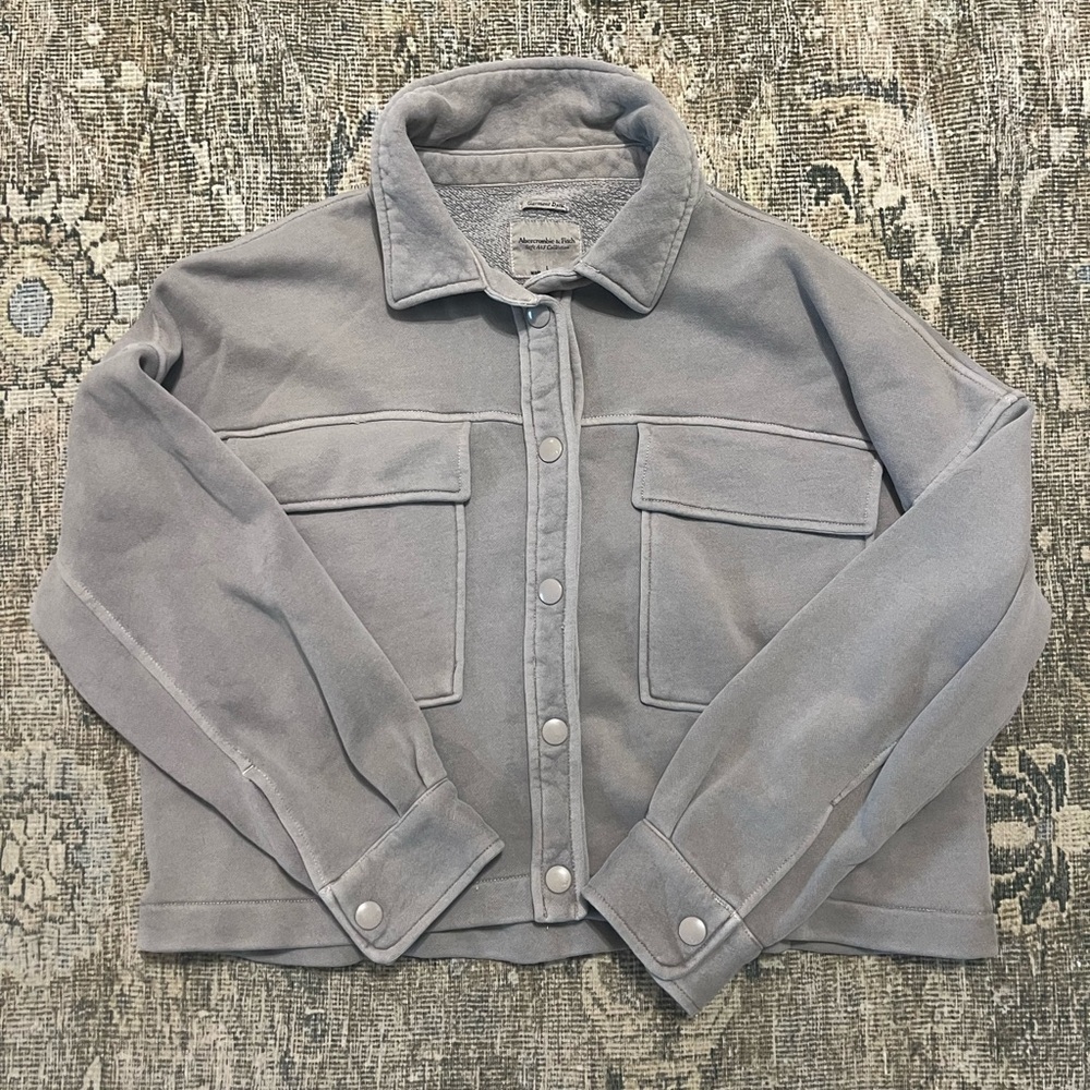 Cropped button sweatshirt
